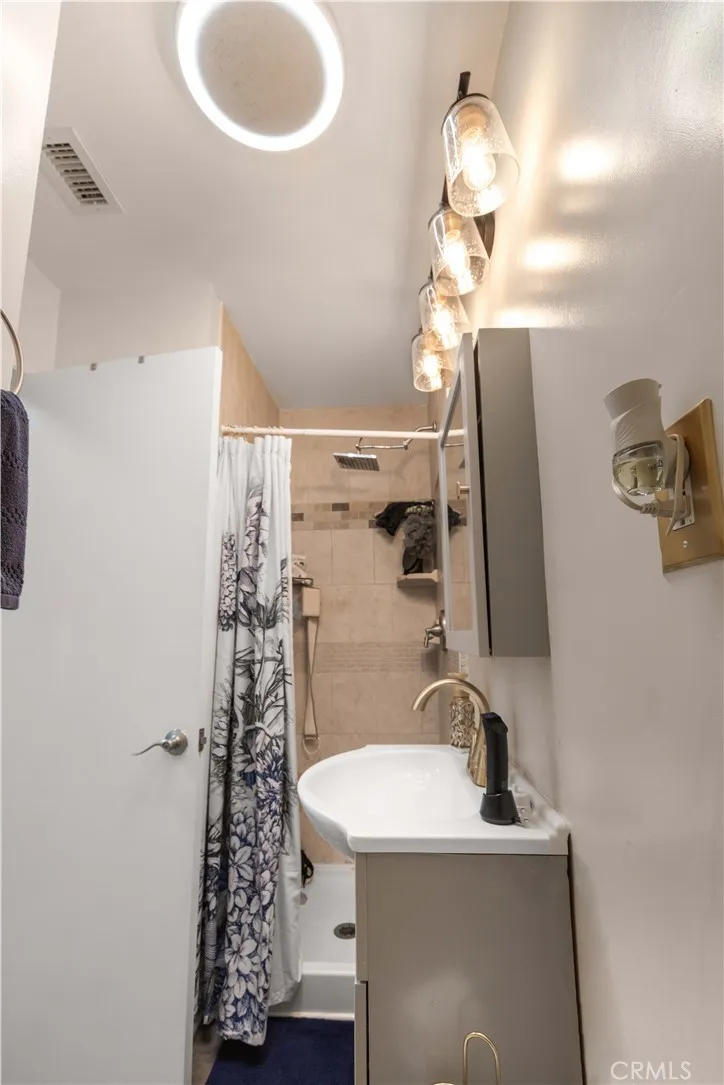 11015 Santa Gertrudes Whittier, CA 90604
