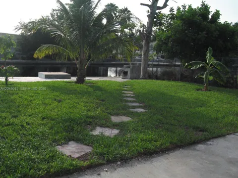 136 NW 14th Way #.