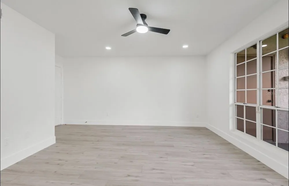 4613 GATE PLACE #104 Orlando, FL 32811