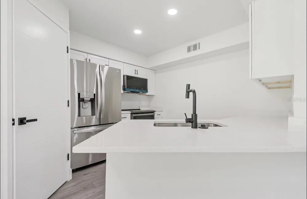 4613 GATE PLACE #104 Orlando, FL 32811