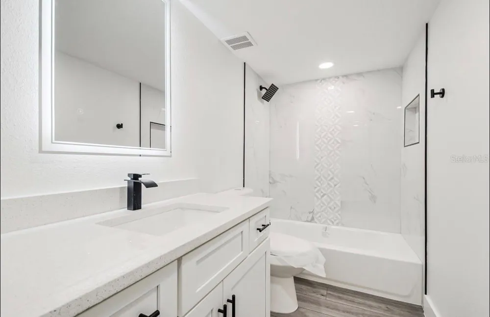 4613 GATE PLACE #104 Orlando, FL 32811