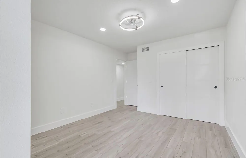 4613 GATE PLACE #104 Orlando, FL 32811