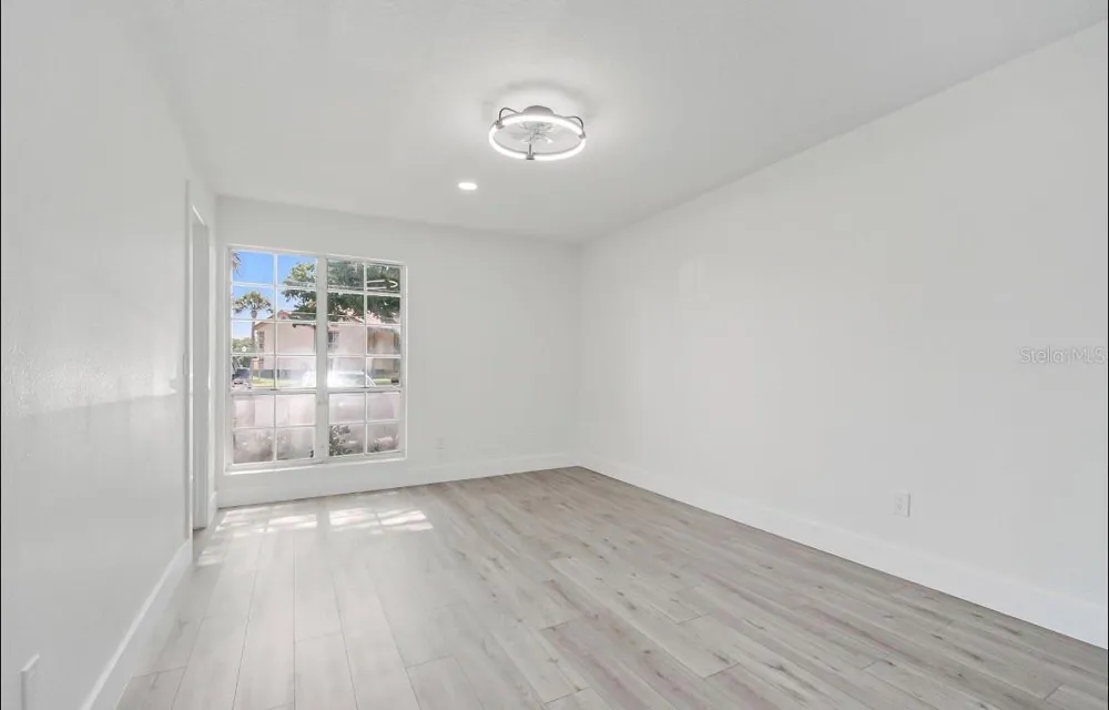 4613 GATE PLACE #104 Orlando, FL 32811