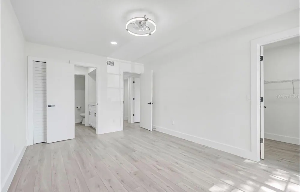4613 GATE PLACE #104 Orlando, FL 32811