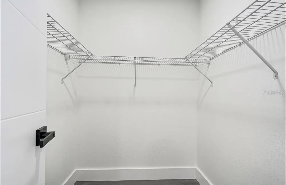 4613 GATE PLACE #104 Orlando, FL 32811