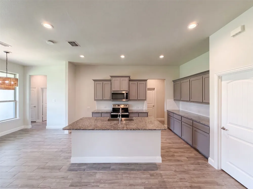 1530 Woodmere Drive Krum, TX 76249