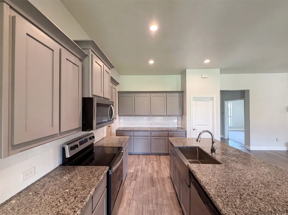 1530 Woodmere Drive Krum, TX 76249