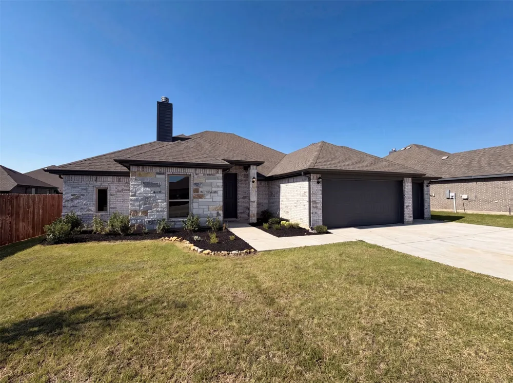 1530 Woodmere Drive Krum, TX 76249