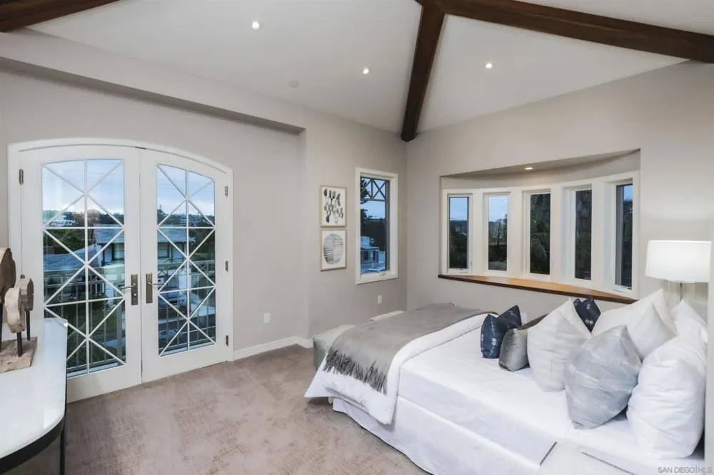 824 Neptune Ave Encinitas, CA 92024