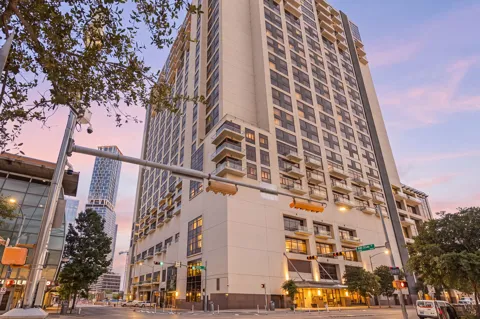 555 E 5th Street #527