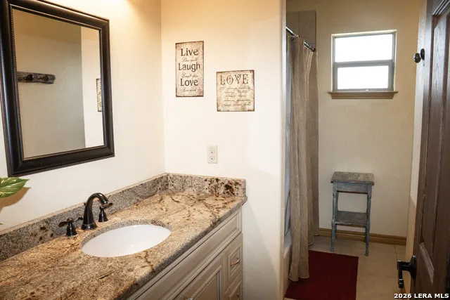 518 Indian Crossing Jourdanton, TX 78026
