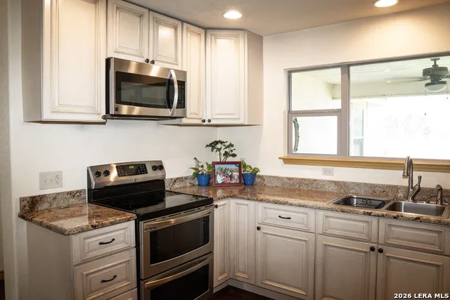 518 Indian Crossing Jourdanton, TX 78026