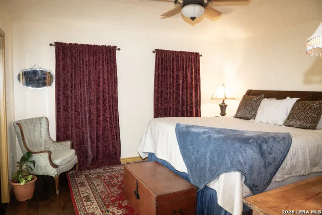 518 Indian Crossing Jourdanton, TX 78026