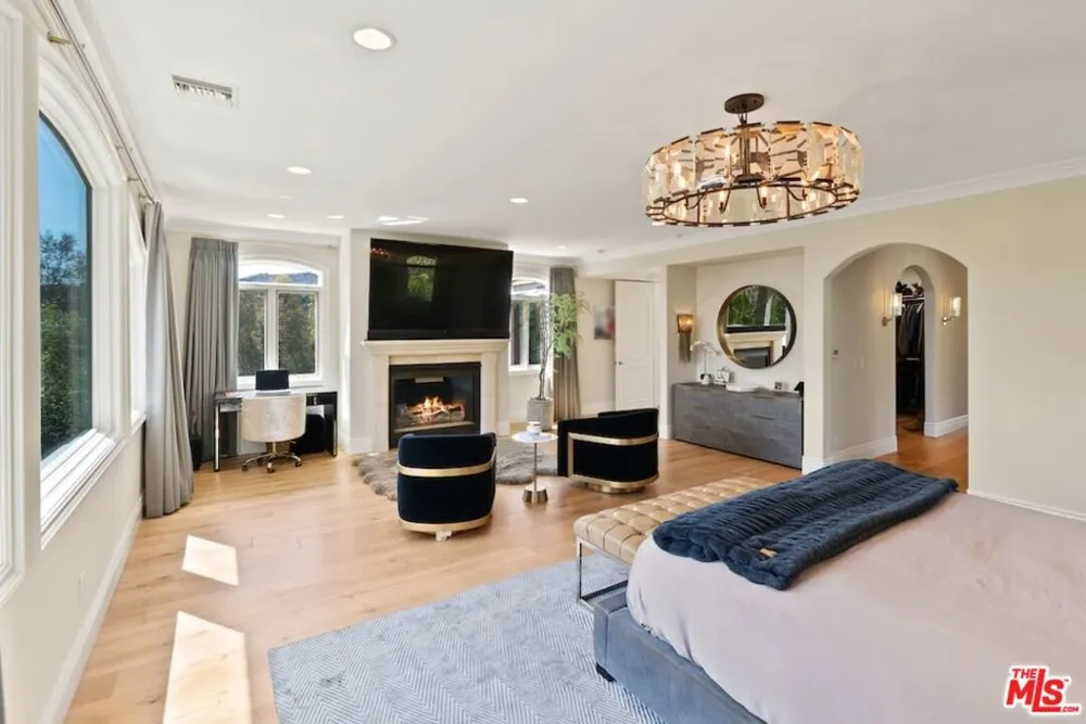 23593 Park South Street Calabasas, CA 91302