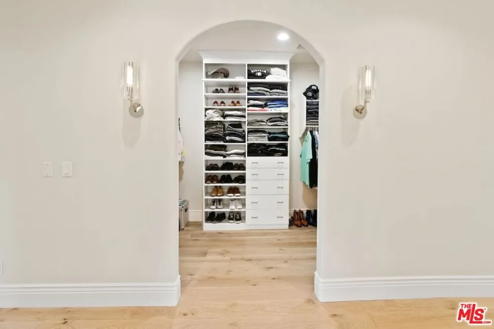 23593 Park South Street Calabasas, CA 91302