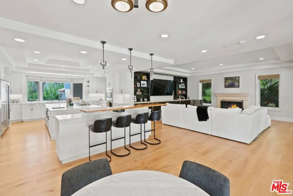 23593 Park South Street Calabasas, CA 91302