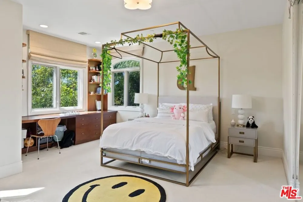 23593 Park South Street Calabasas, CA 91302