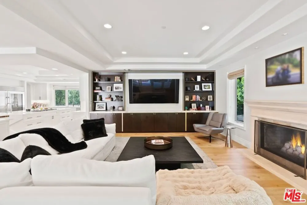 23593 Park South Street Calabasas, CA 91302