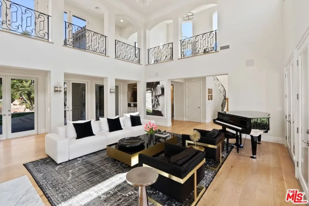 23593 Park South Street Calabasas, CA 91302
