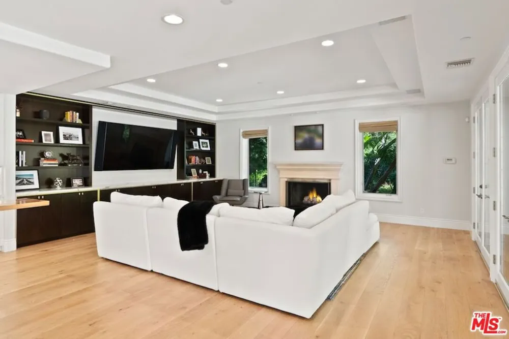 23593 Park South Street Calabasas, CA 91302