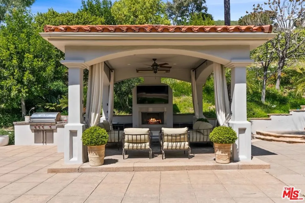 23593 Park South Street Calabasas, CA 91302