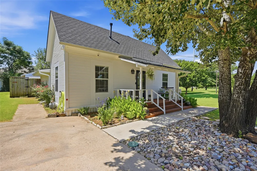 100 Buchanan Street Whitesboro, TX 76273