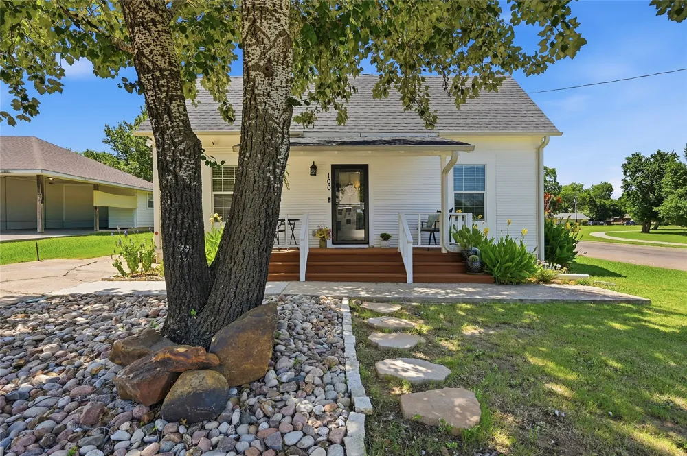 100 Buchanan Street Whitesboro, TX 76273