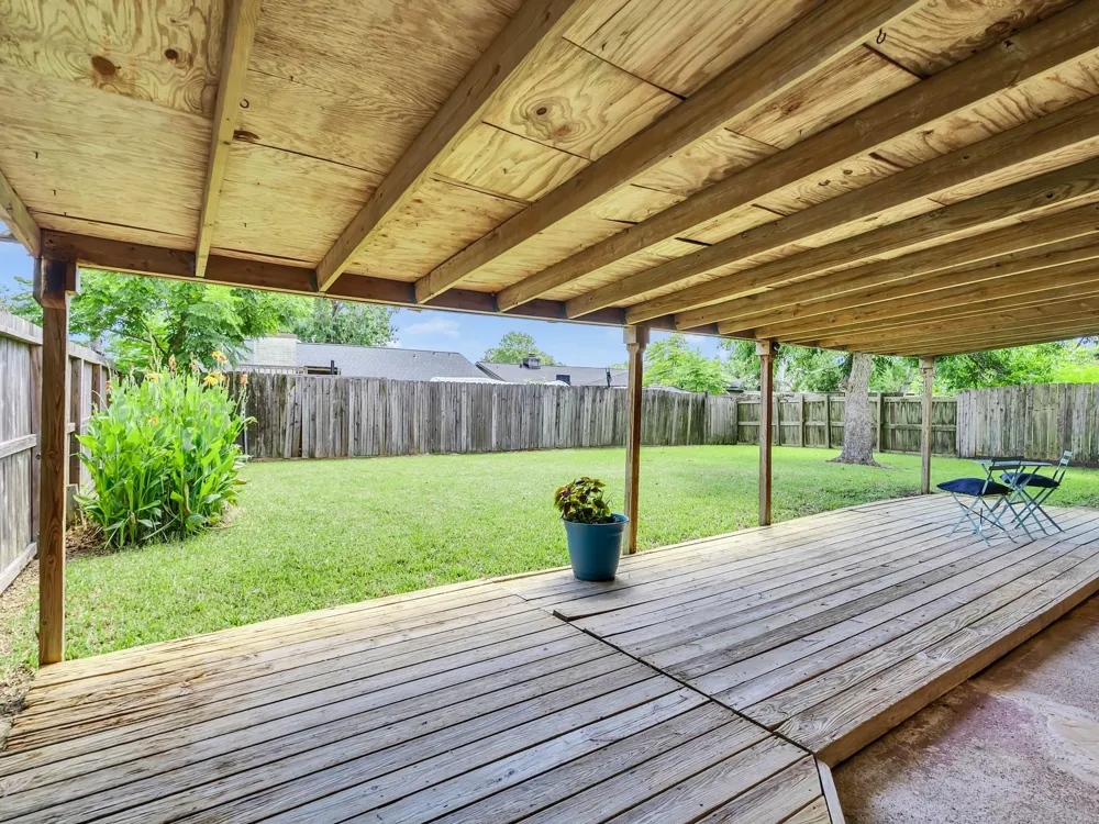 16811 Stardale Lane Friendswood, TX 77546