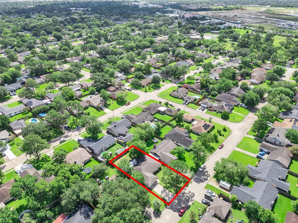 16811 Stardale Lane Friendswood, TX 77546