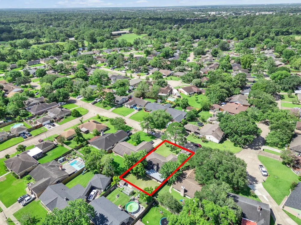 16811 Stardale Lane Friendswood, TX 77546