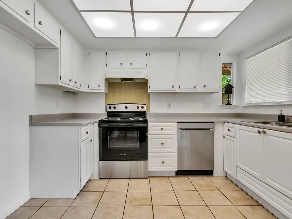 16811 Stardale Lane Friendswood, TX 77546
