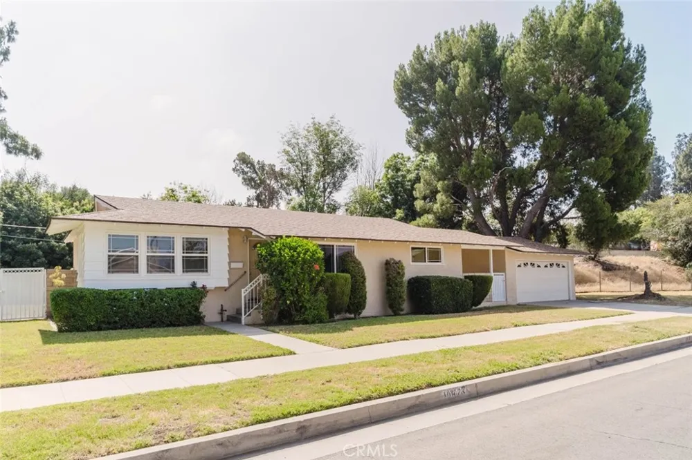 10826 Blucher Avenue Granada Hills, CA 91344