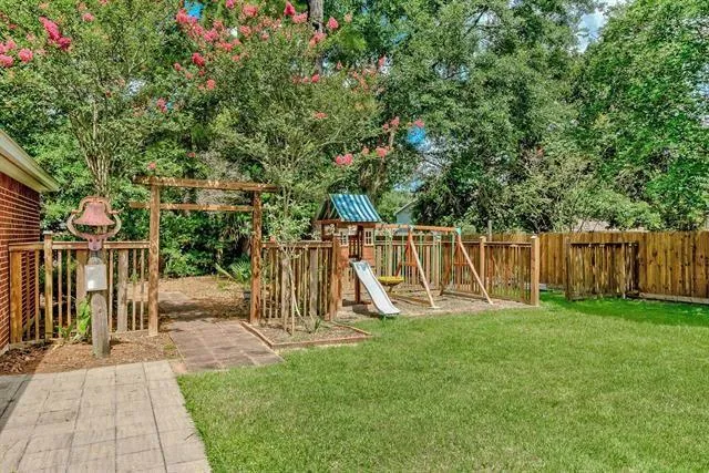 280 Brookhollow Street Vidor, TX 77662