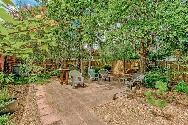 280 Brookhollow Street Vidor, TX 77662