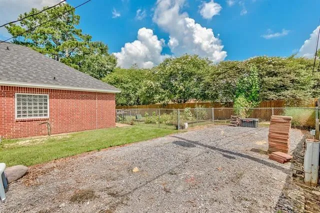 280 Brookhollow Street Vidor, TX 77662