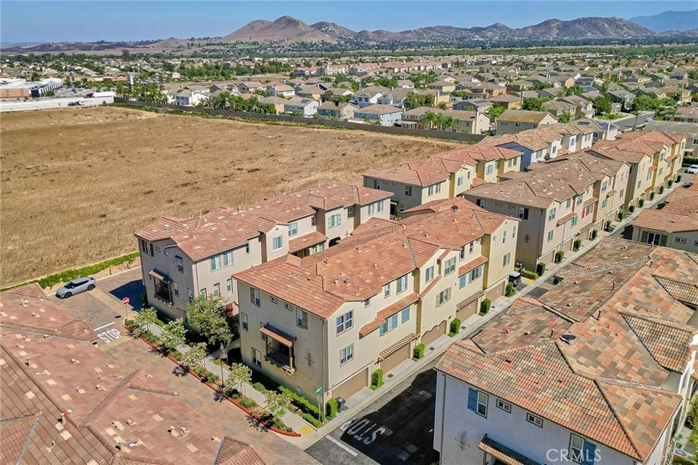 6331 Aquila Way Eastvale, CA 91752