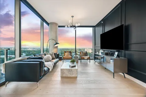 44 East Avenue #1607