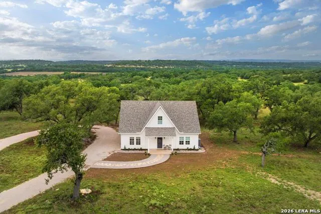 105 Colette Ln Blanco, TX 78606