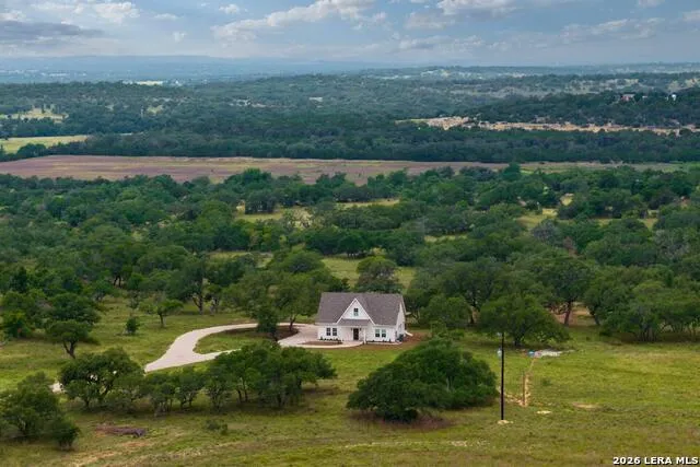 105 Colette Ln Blanco, TX 78606