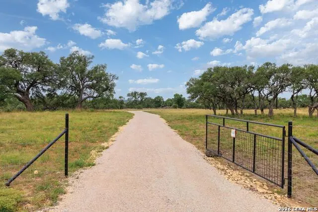 105 Colette Ln Blanco, TX 78606