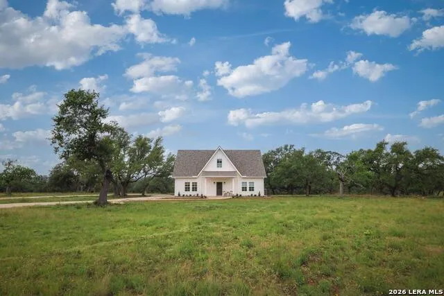 105 Colette Ln Blanco, TX 78606