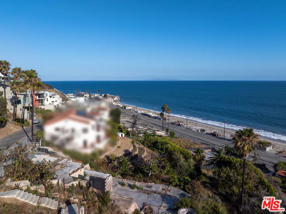 21400 Rambla Vista Malibu, CA 90265