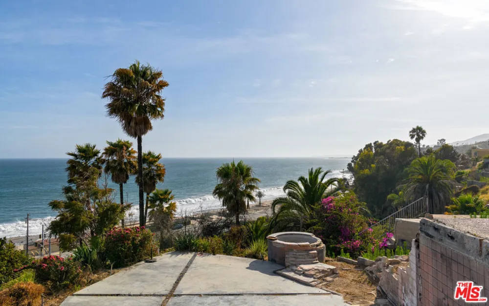 21400 Rambla Vista Malibu, CA 90265