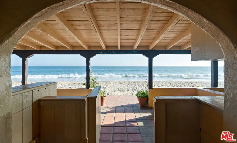 21400 Rambla Vista Malibu, CA 90265