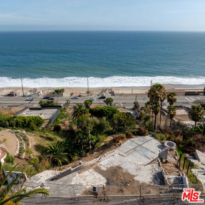 21400 Rambla Vista Malibu, CA 90265
