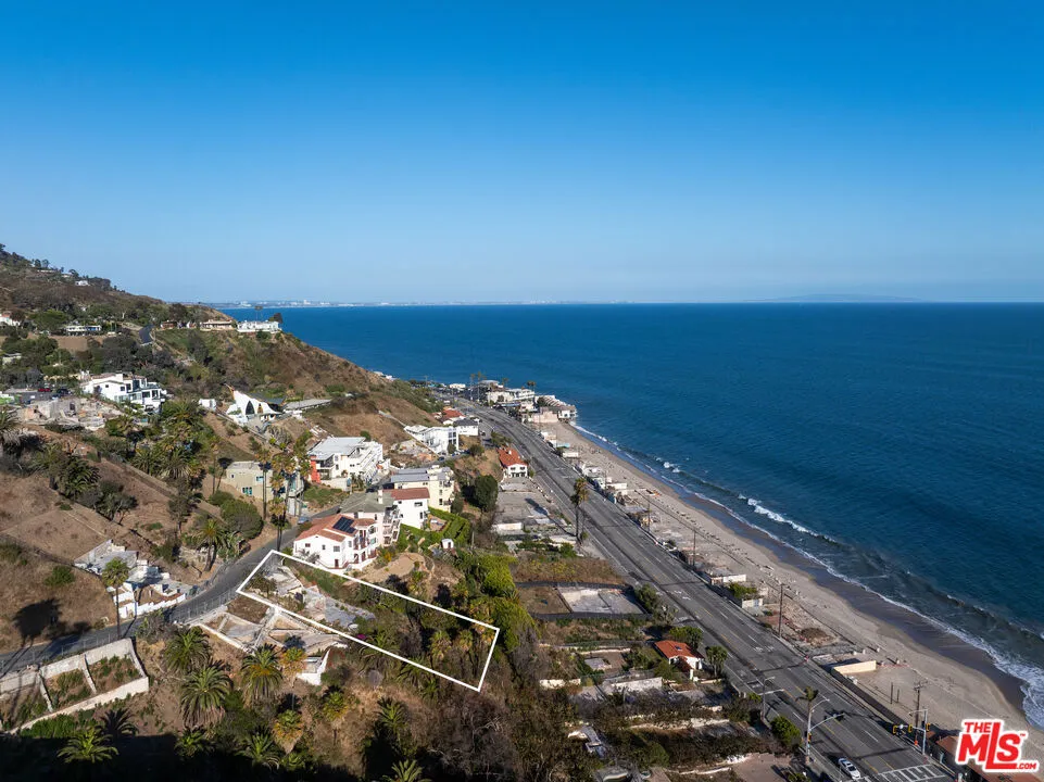 21400 Rambla Vista Malibu, CA 90265