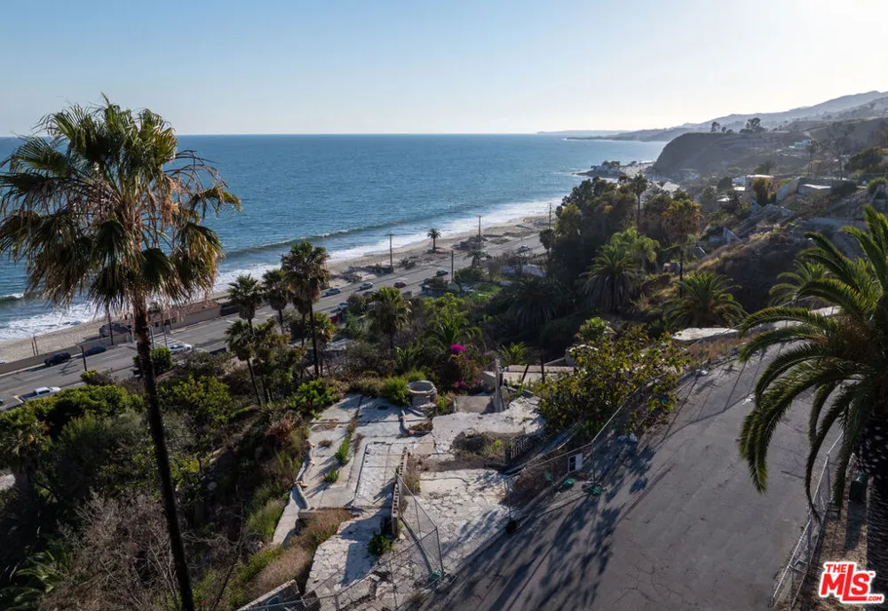 21400 Rambla Vista Malibu, CA 90265