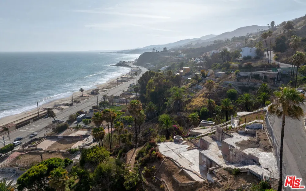 21400 Rambla Vista Malibu, CA 90265