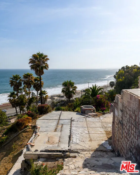 21400 Rambla Vista Malibu, CA 90265