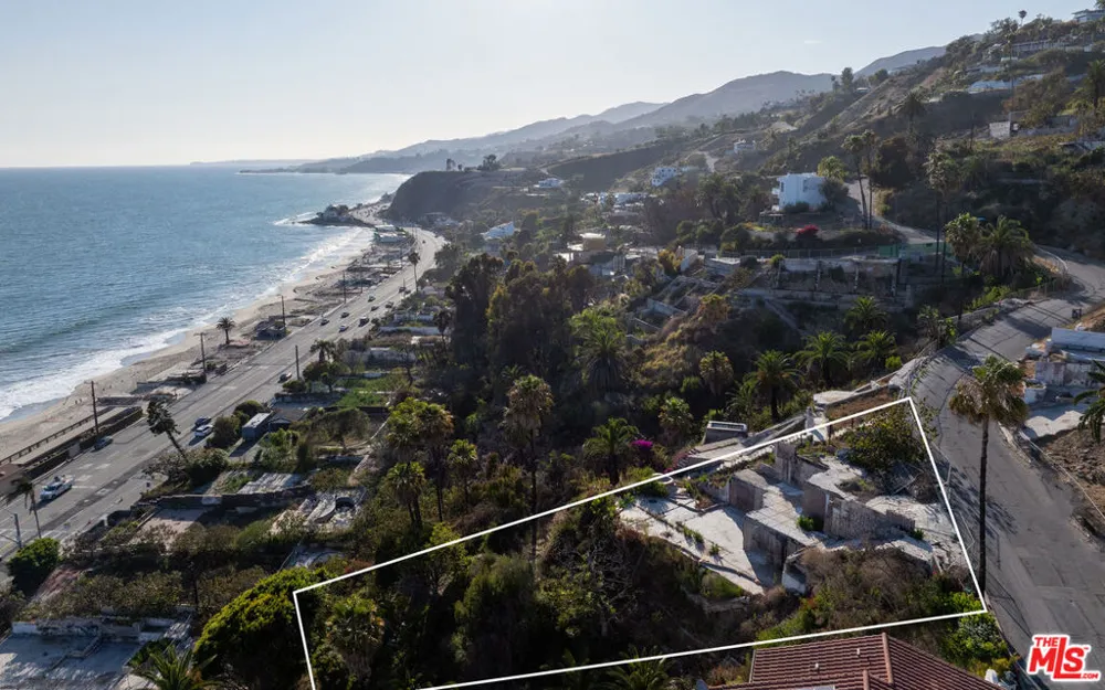 21400 Rambla Vista Malibu, CA 90265
